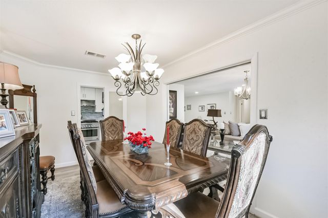 5002 Beechnut Street, Houston, TX 77096