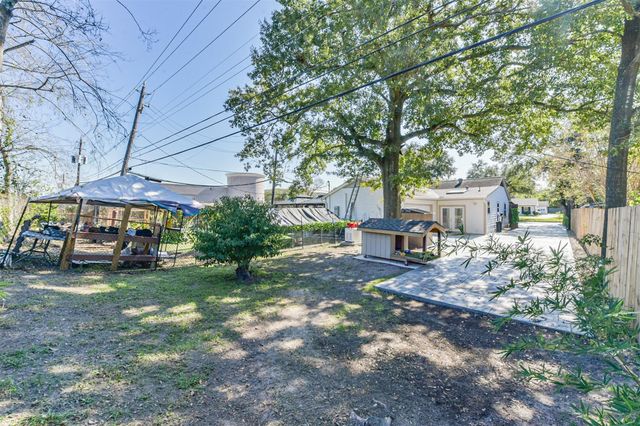 5002 Beechnut Street, Houston, TX 77096