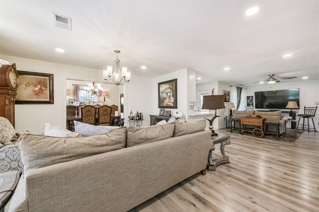 5002 Beechnut Street, Houston, TX 77096