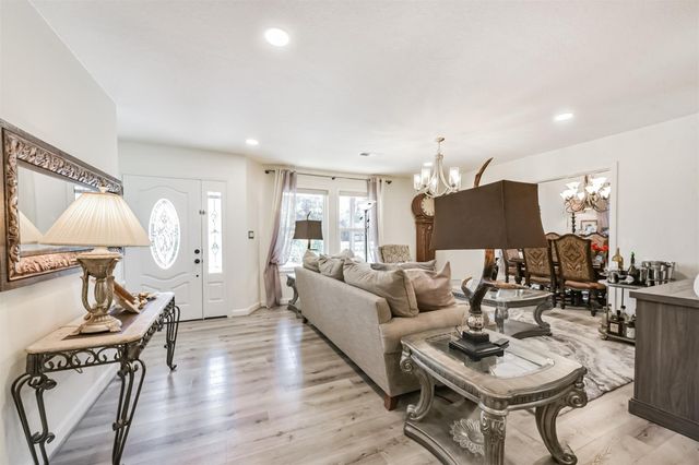 5002 Beechnut Street, Houston, TX 77096