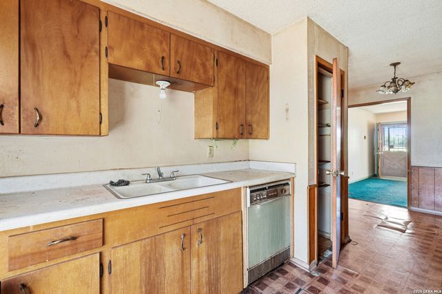 615 Dorie, San Antonio, TX 78220