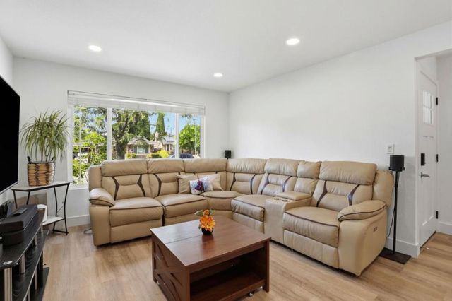 2362 Renfield Way, San Jose, CA 95148