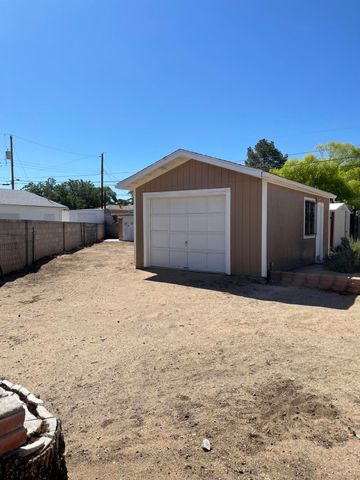 6716 Dodd Place NE, Albuquerque, NM 87110