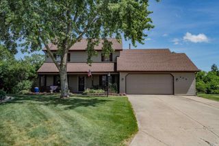 609 Woodland Springs Place, Fort Wayne, IN 46825