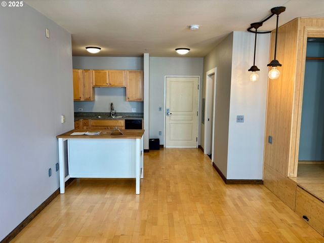 1134 Sw JEFFERSON St 503, Portland, OR 97201