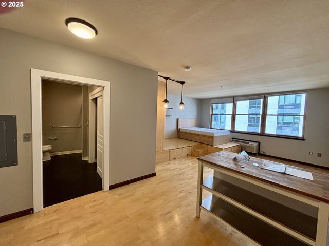 1134 Sw JEFFERSON St 503, Portland, OR 97201