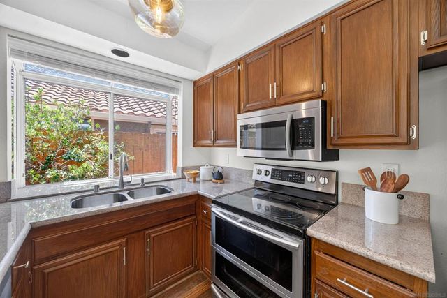 2110 Shadetree, Escondido, CA 92029