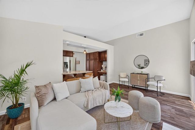 2110 Shadetree, Escondido, CA 92029