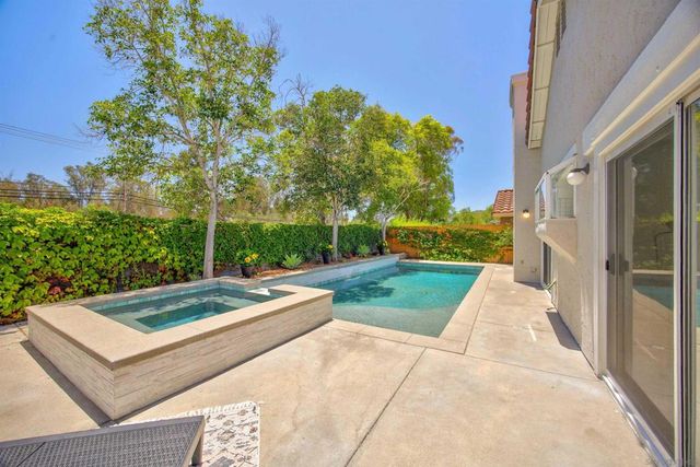 2110 Shadetree, Escondido, CA 92029