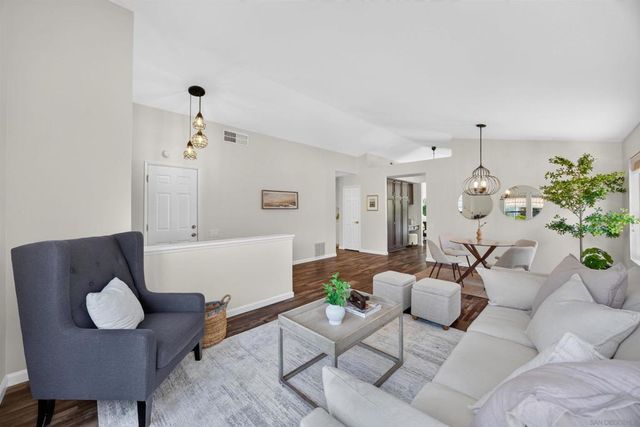 2110 Shadetree, Escondido, CA 92029