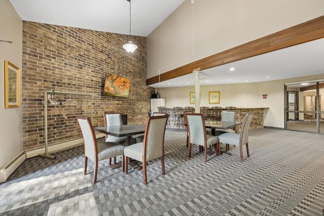 35 Nathan Lane N 303, Plymouth, MN 55441