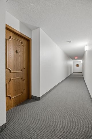 35 Nathan Lane N 303, Plymouth, MN 55441