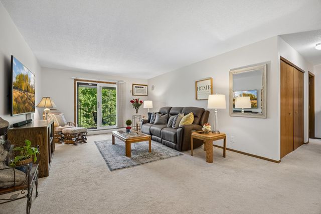 35 Nathan Lane N 303, Plymouth, MN 55441