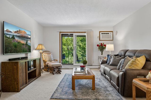 35 Nathan Lane N 303, Plymouth, MN 55441