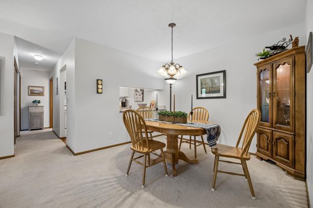 35 Nathan Lane N 303, Plymouth, MN 55441