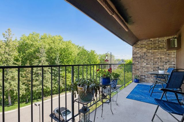 35 Nathan Lane N 303, Plymouth, MN 55441