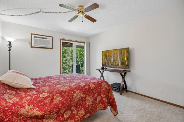 35 Nathan Lane N 303, Plymouth, MN 55441