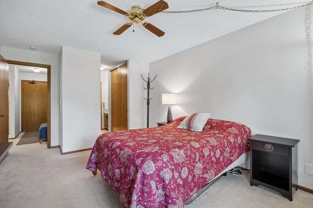 35 Nathan Lane N 303, Plymouth, MN 55441