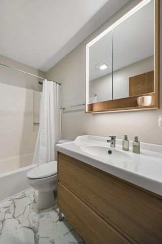 35 Nathan Lane N 303, Plymouth, MN 55441
