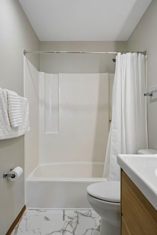 35 Nathan Lane N 303, Plymouth, MN 55441