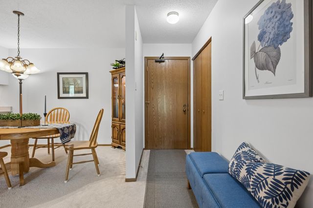 35 Nathan Lane N 303, Plymouth, MN 55441