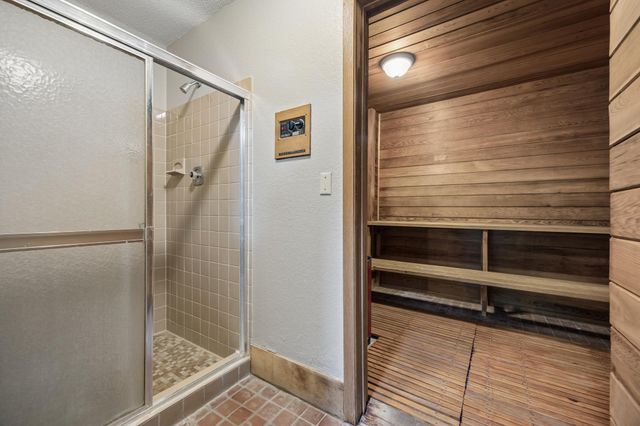 35 Nathan Lane N 303, Plymouth, MN 55441