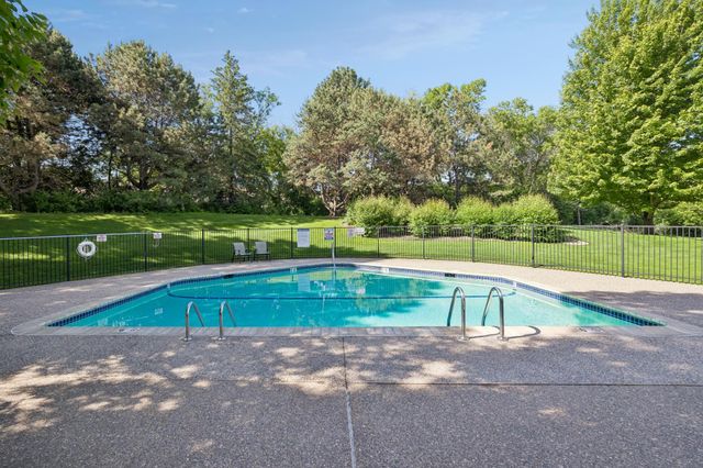 35 Nathan Lane N 303, Plymouth, MN 55441