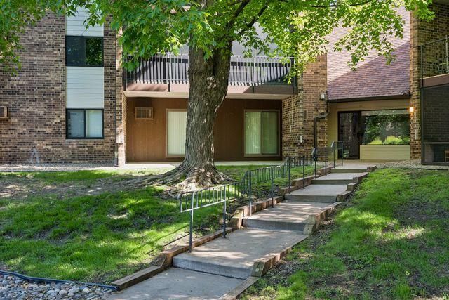 35 Nathan Lane N 303, Plymouth, MN 55441