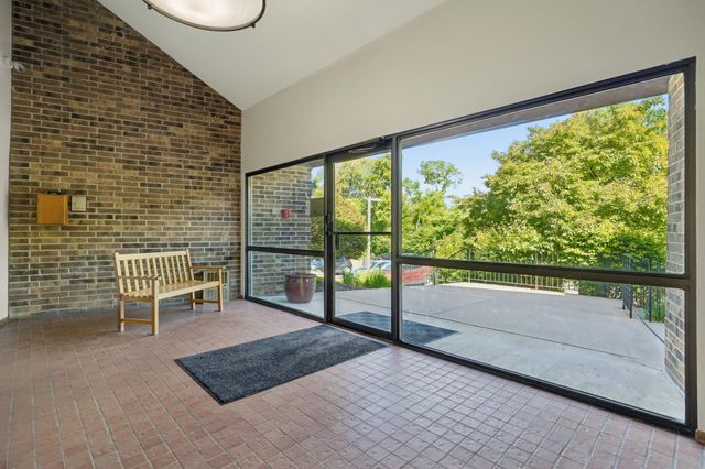 35 Nathan Lane N 303, Plymouth, MN 55441