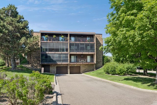 35 Nathan Lane N 303, Plymouth, MN 55441