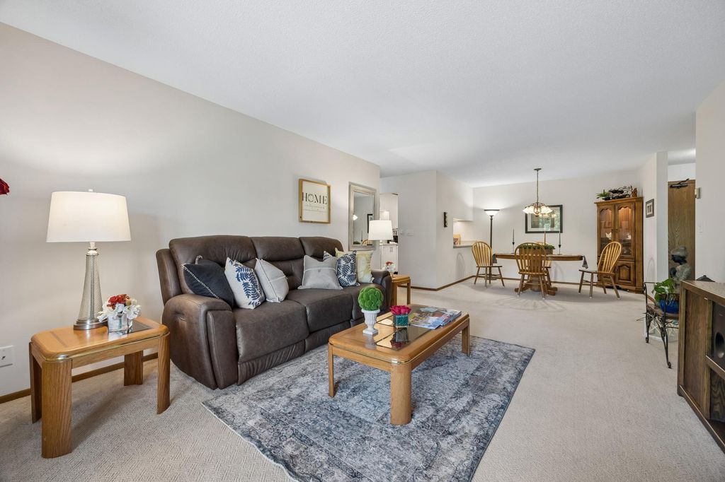 35 Nathan Lane N 303, Plymouth, MN 55441
