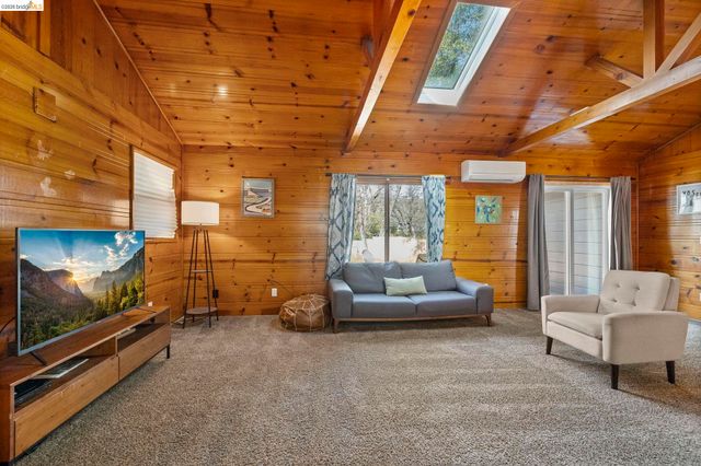 696 Shaws Flat Rd, Sonora, CA 95370