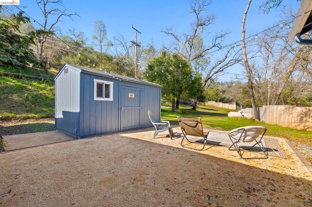 696 Shaws Flat Rd, Sonora, CA 95370