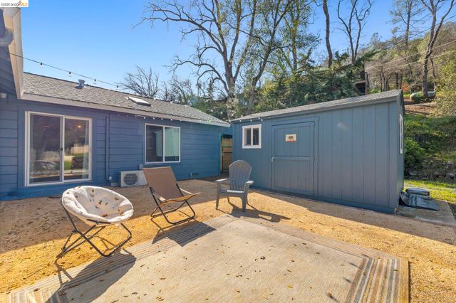 696 Shaws Flat Rd, Sonora, CA 95370