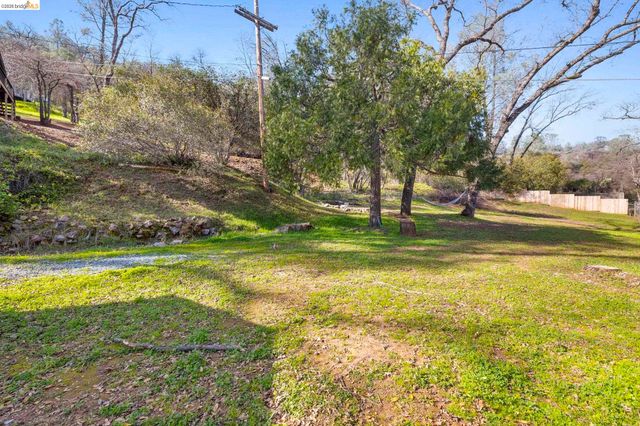 696 Shaws Flat Rd, Sonora, CA 95370