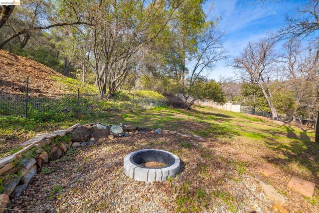 696 Shaws Flat Rd, Sonora, CA 95370