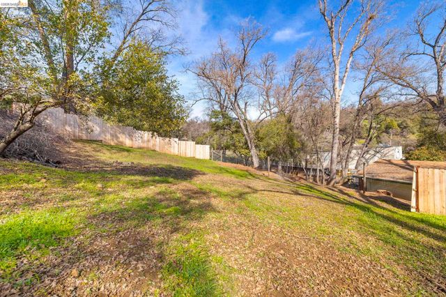 696 Shaws Flat Rd, Sonora, CA 95370