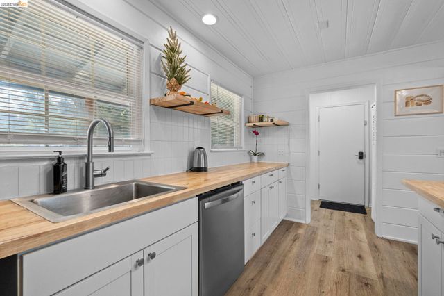 696 Shaws Flat Rd, Sonora, CA 95370