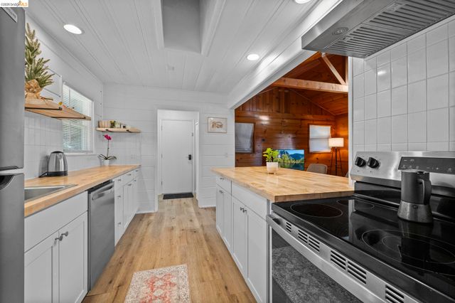 696 Shaws Flat Rd, Sonora, CA 95370