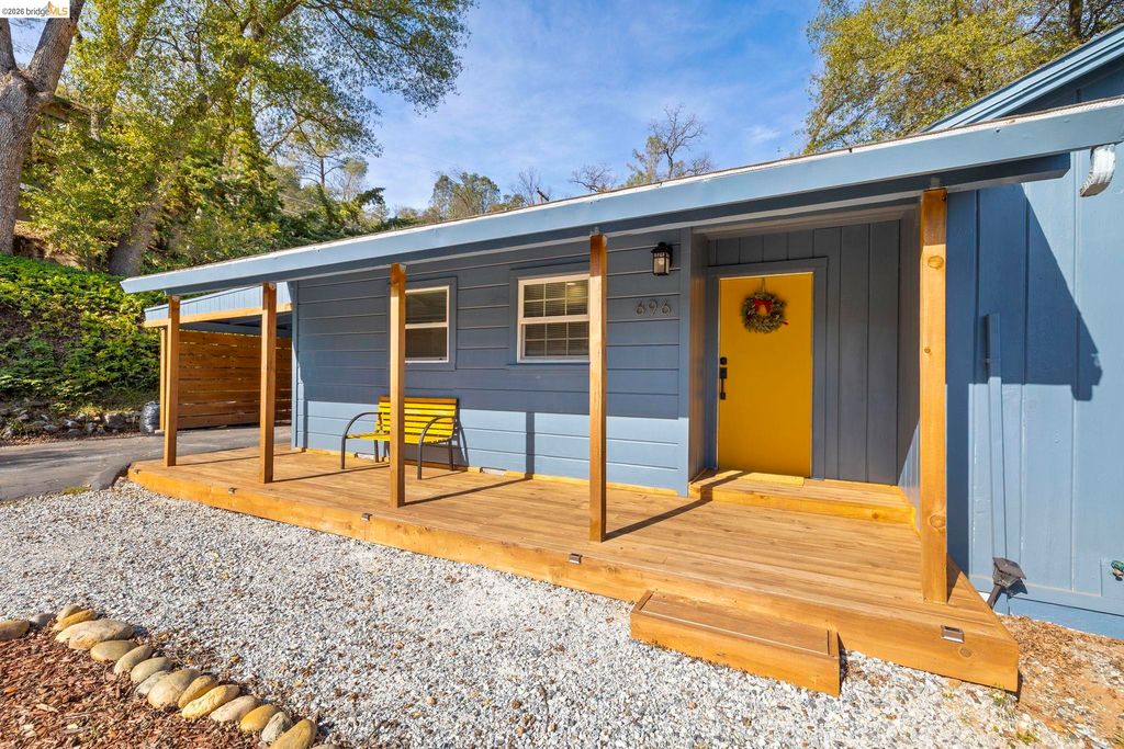 696 Shaws Flat Rd, Sonora, CA 95370