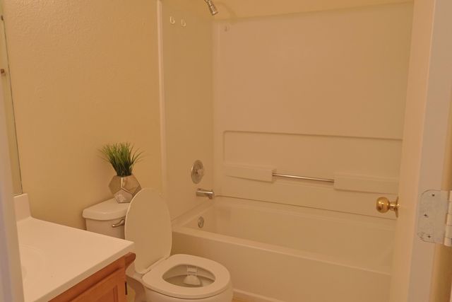 7728 San Augustine Street NW, Albuquerque, NM 87120