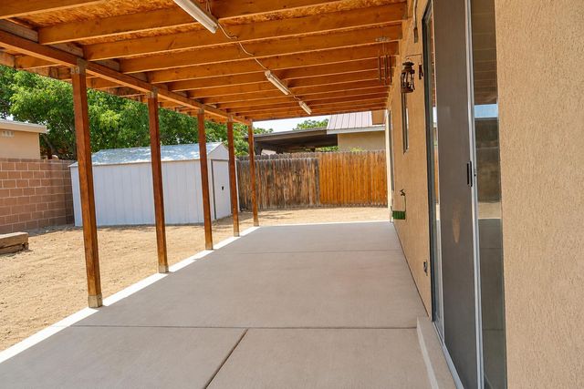 7728 San Augustine Street NW, Albuquerque, NM 87120