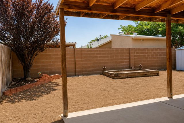 7728 San Augustine Street NW, Albuquerque, NM 87120