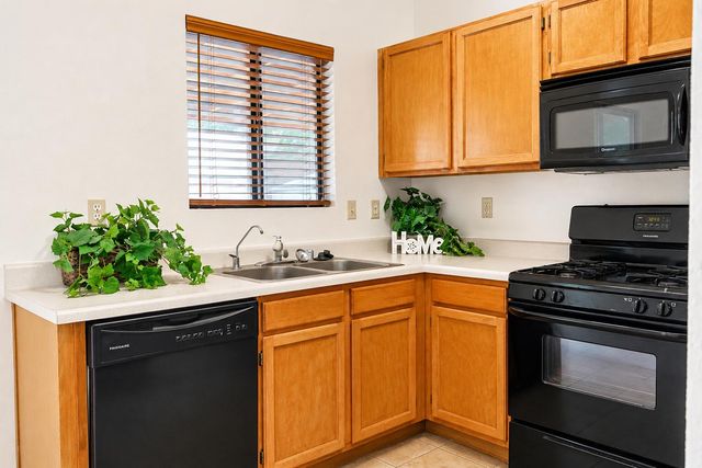 7728 San Augustine Street NW, Albuquerque, NM 87120