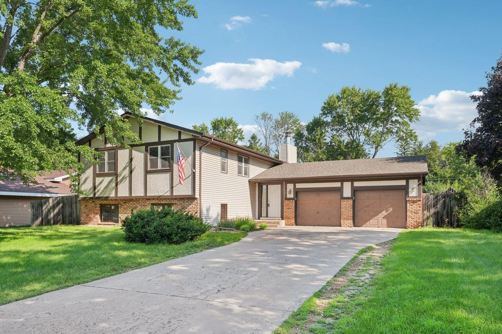 441 105th Avenue NW, Coon Rapids, MN 55448