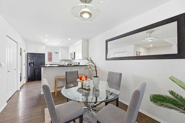 992 Alpine Terrace 6, Sunnyvale, CA 94086