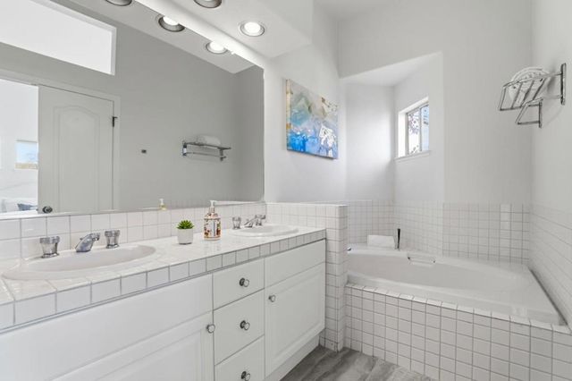 992 Alpine Terrace 6, Sunnyvale, CA 94086