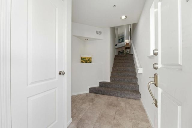 992 Alpine Terrace 6, Sunnyvale, CA 94086