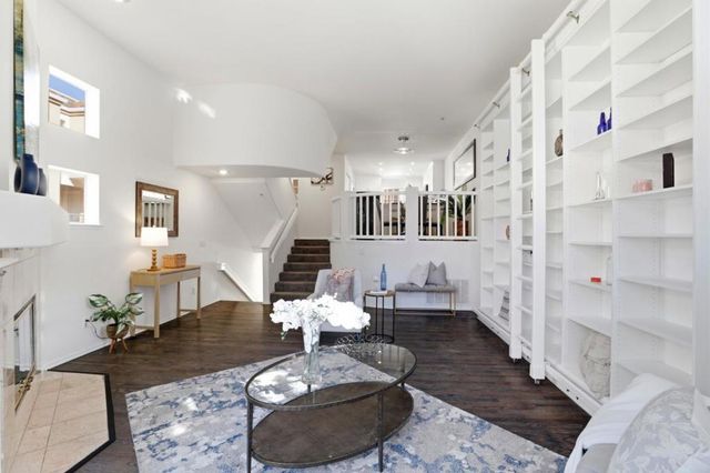 992 Alpine Terrace 6, Sunnyvale, CA 94086