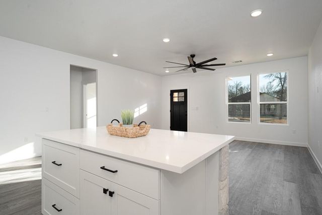 165 Nuuanu LN, Bastrop, TX 78602